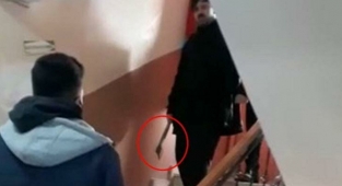 Eğitim Merkezine baltayla gelen veli tutuklandı