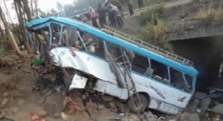 Etiyopya'da otobüsün uçuruma düşmesi sonucu en az 20 kişi öldü