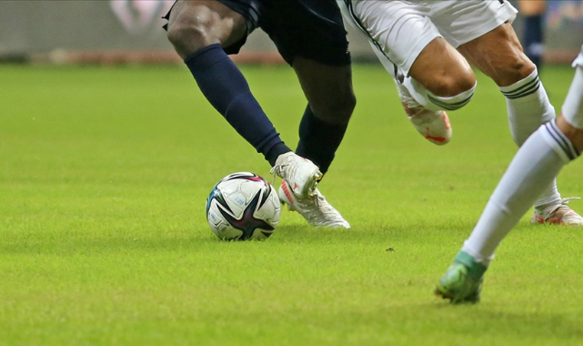 Futbolda ikinci yarının perdesi açılıyor