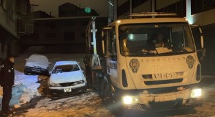 Hurda otomobilde çıkan yangında öldü