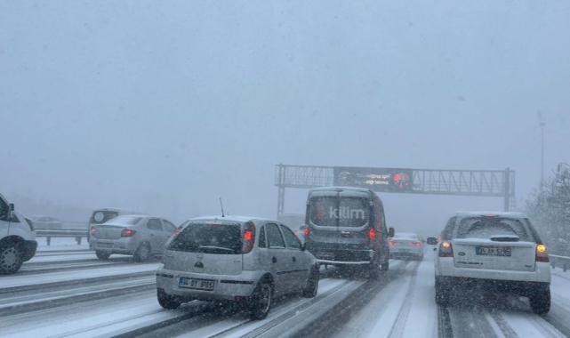 İstanbul'da TEM felç oldu! Yüzlerce araç yolda kaldı