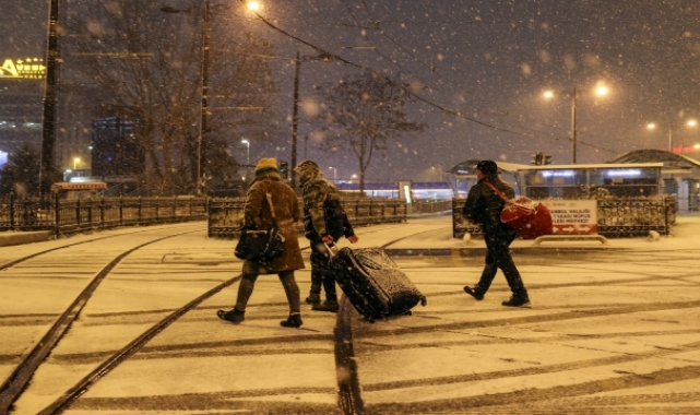 İstanbul'da kar yağışı aralıklarla devam ediyor