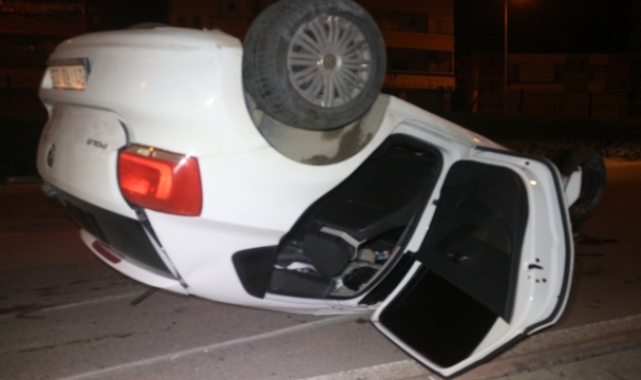 Kaza yaptığı otomobili bırakıp kaçtı
