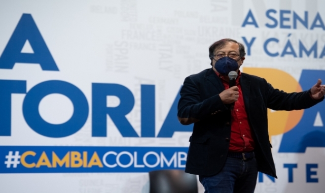 Kolombiya'da devlet başkanı adayı Gustavo Petro, seçim kampanyasına Barselona'dan başladı