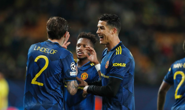 Manchester United son dakika golüyle kazandı