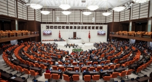 Memur ve emekliye ek zammı da içeren teklif yasalaştı