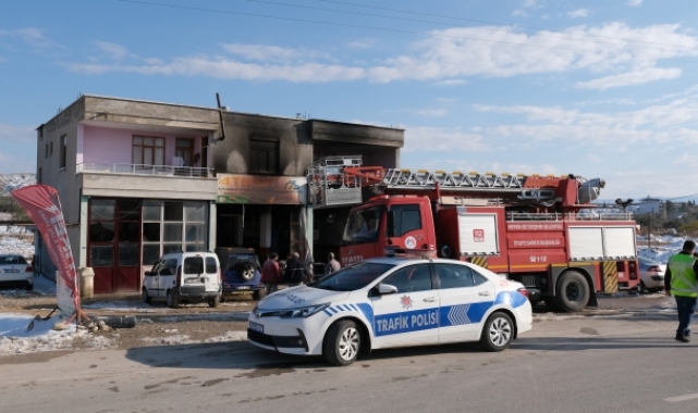 Mersin'de tamirhanede çıkan yangında iki kişi yaralandı