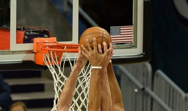 NBA'de Warriors, Pistons karşısında zorlanmadı