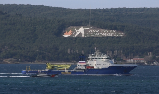 Rus Donanmasına ait gemi Çanakkale Boğazı'ndan geçti
