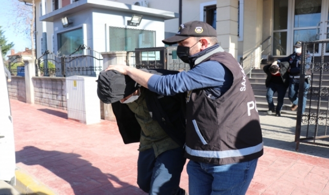 Sakarya'da kuyumculara sahte altın bilezik sattıkları iddiasıyla 4 zanlı yakalandı