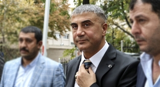Sedat Peker'e Erkam Yıldırım'a yönelik 'hakaret' ve 'iftira' davasında yakalama kararı çıkartıldı