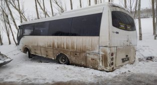 Sivas'ta öğrenci servislerinin çarpışması sonucu 27 öğrenci yaralandı