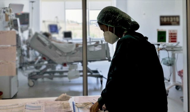 Türkiye'de 65 bin 503 kişinin testi pozitif çıktı, 185 kişi yaşamını yitirdi