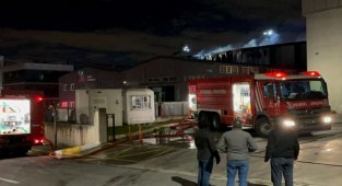 Tuzla'da mobilya fabrikasında çıkan yangın söndürüldü