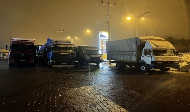 Aksaray-Konya kara yolu yoğun kar ve tipi nedeniyle ulaşıma kapandı