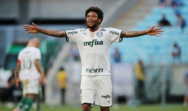 Antalyaspor, Brezilyalı forvet Luiz Adriano'yu kadrosuna kattı