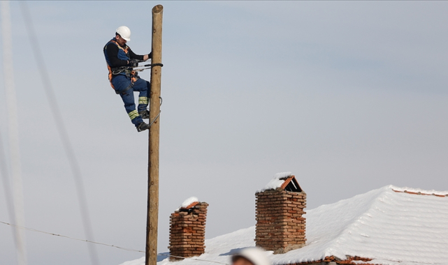 Bakan Dönmez: Isparta'nın kalan 7 köyüne de elektrik verildi