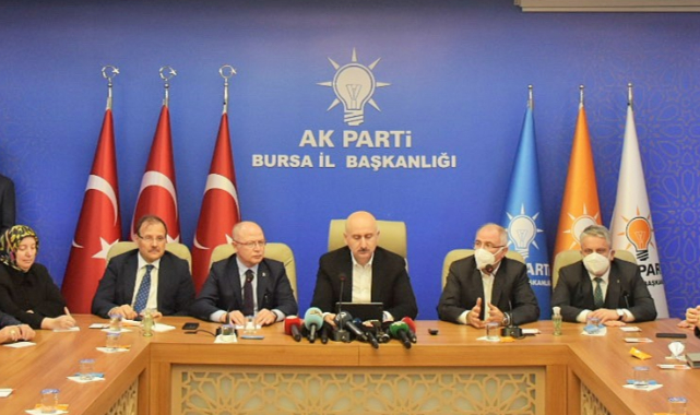 Bakan Karaismailoğlu, AK Parti Bursa İl Başkanlığında konuştu