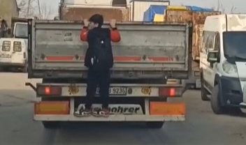 Bursa'da okula giden tehlikeli yolculuk