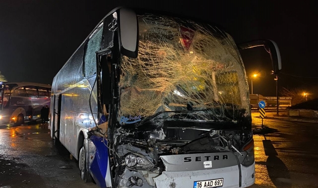 Bursa'da yolcu otobüsü tıra arkadan çarptı 20 yolcu ölümden döndü