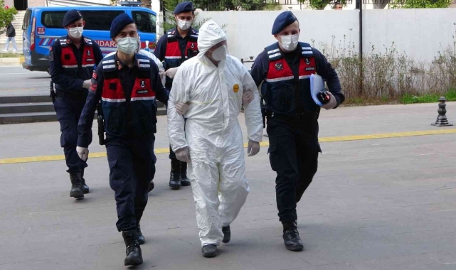 Covid-19 testleri pozitif çıktı, adliyeye tulumlu getirildiler