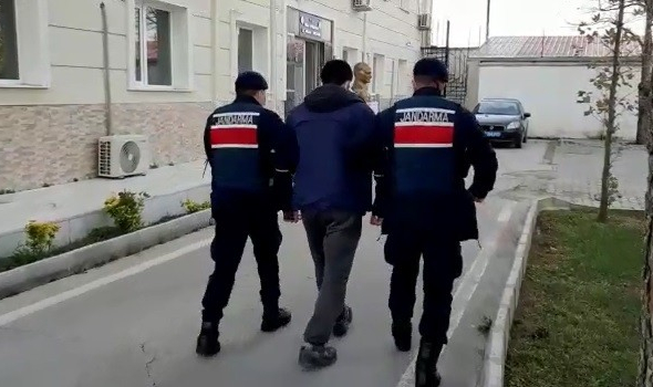 İzmir'de jandarmadan terör operasyonu: 14 gözaltı