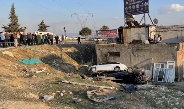 Kahramanmaraş'ta kazaya karışan otomobillerin çarptığı yaya öldü