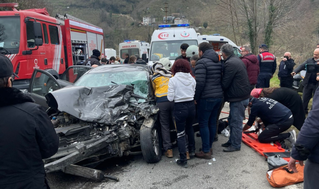 Ordu'da otomobil ile kamyon çarpıştı 2 kişi öldü