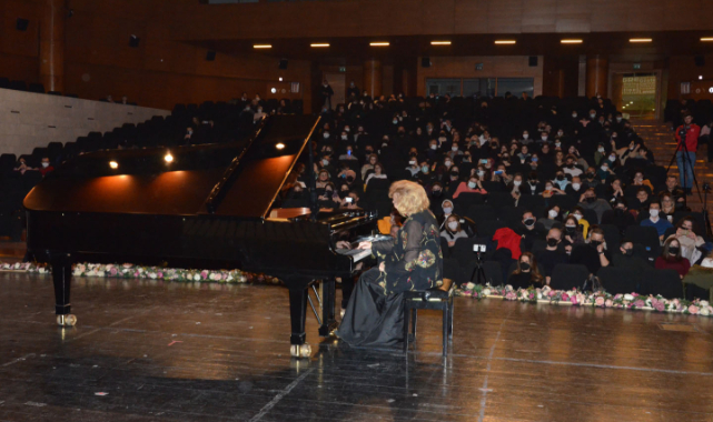 Piyanonun yıldızları Bursa'da sahne aldı