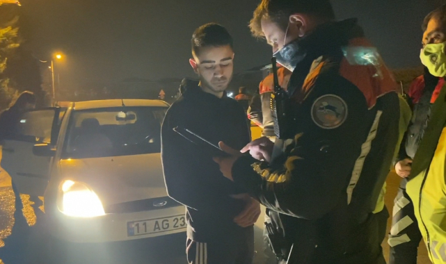 Polise ağabeyinin kimliğini gösteren ehliyetsiz sürücüye ceza yağdı