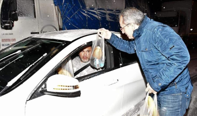 Seydişehir-Antalya kara yolunda mahsur kalanlara kumanya dağıtıldı