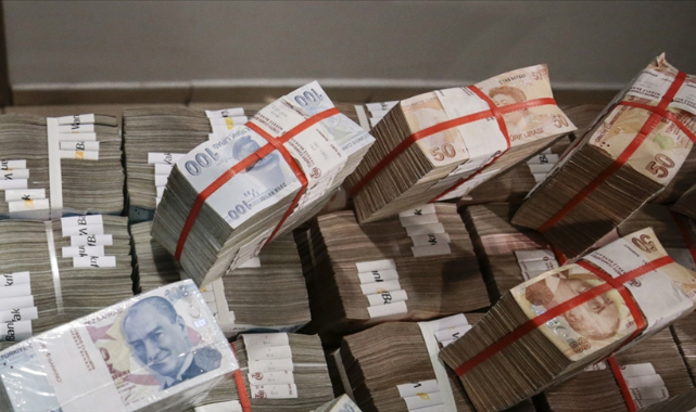 Son tertip 100 TL ve 50 TL banknotlar bugünden itibaren tedavüle veriliyor