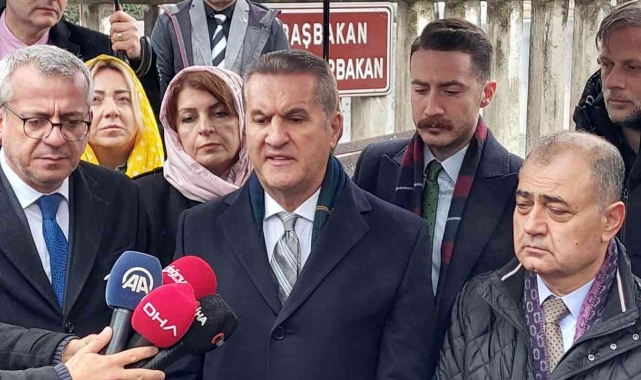 TDP Genel Başkanı Sarıgül eski başbakanlardan Necmettin Erbakan'ı kabri başında andı