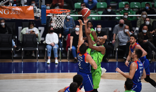 TOFAŞ ligde Anadolu Efes deplasmanında