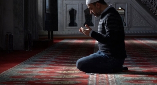 Üç Aylar duası Arapça ve Türkçe okunuşu - Recep ayı Üç Aylar duası okunuşu, yazılışı ve anlamı!