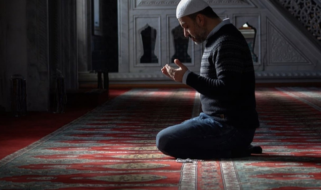 Üç Aylar duası Arapça ve Türkçe okunuşu - Recep ayı Üç Aylar duası okunuşu, yazılışı ve anlamı!