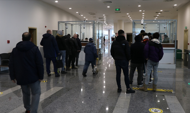 Ukrayna'dan çoğu öğrenci 184 kişilik grup Hamzabeyli Sınır Kapısı'na ulaştı