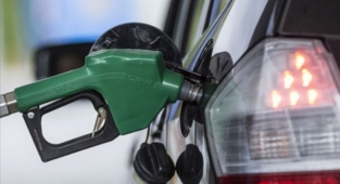 Akaryakıta bu geceden itibaren yeni bir zam!