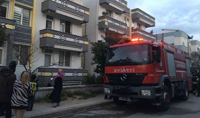 Akülü araba evi yaktı