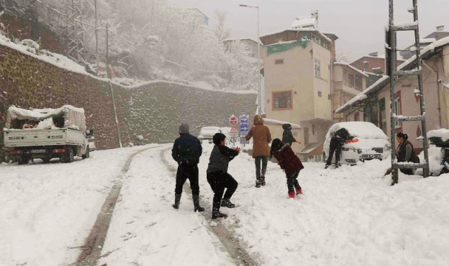 Artvin'de eğitime kar engeli