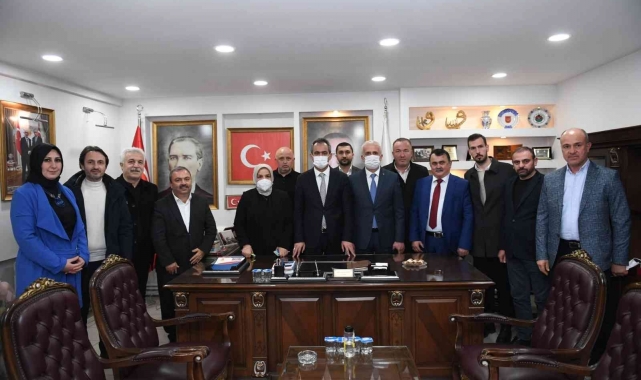 Bakan Özer'den AK Parti ve MHP'ye ziyaret