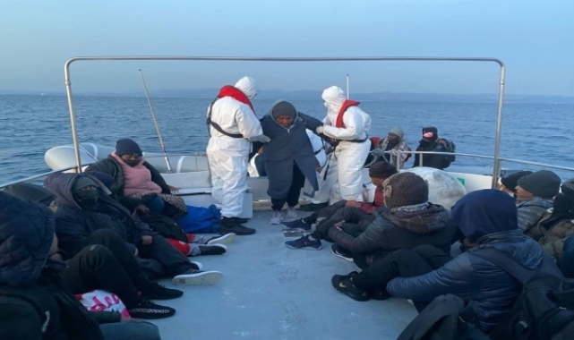 Balıkesir açıklarında 30 düzensiz göçmen kurtarıldı