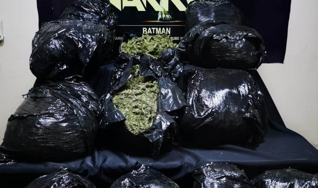 Batman'da şüpheli araçtan 50 kilo esrar çıktı: 1 kişi tutuklandı