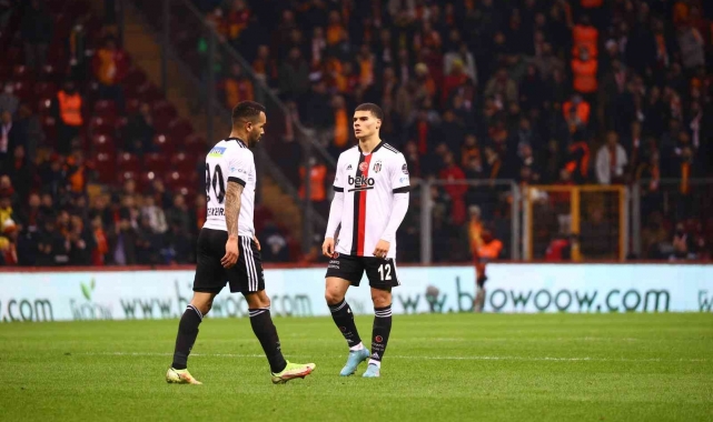 Beşiktaş bu sezon ilk derbi mağlubiyetini aldı
