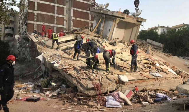 Depremde 15 kişiye mezar olan apartmanın sorumlularına 15 kez hapis cezası talebi