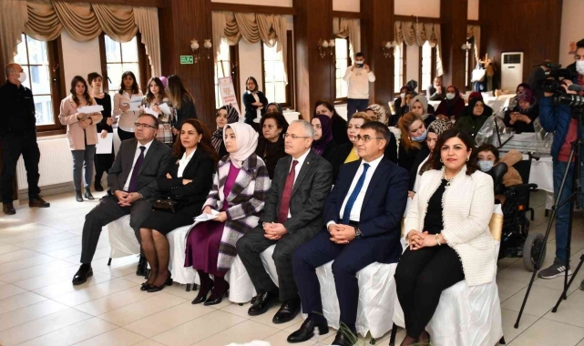 Dünyanın en pahalı baharatı 'Safran' bitkisi konusunda 65 kadına eğitim verildi
