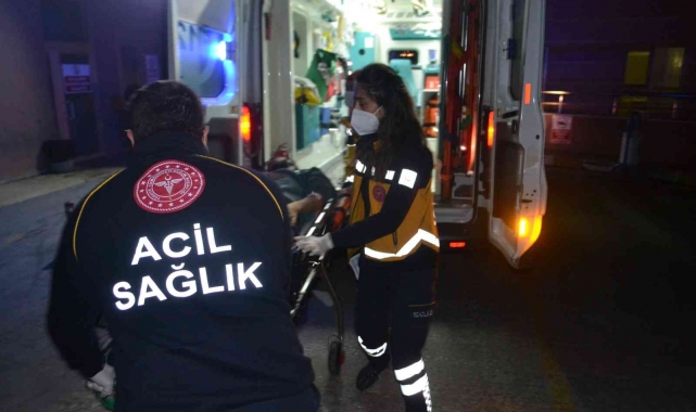 Dur ihtarına uymayan otomobil bekçilerin üzerine sürdü: 2 bekçi, 1 vatandaş yaralı