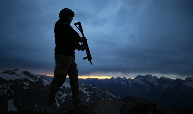 Fırat Kalkanı bölgesine saldırı hazırlığındaki 2 terörist etkisiz hale getirildi