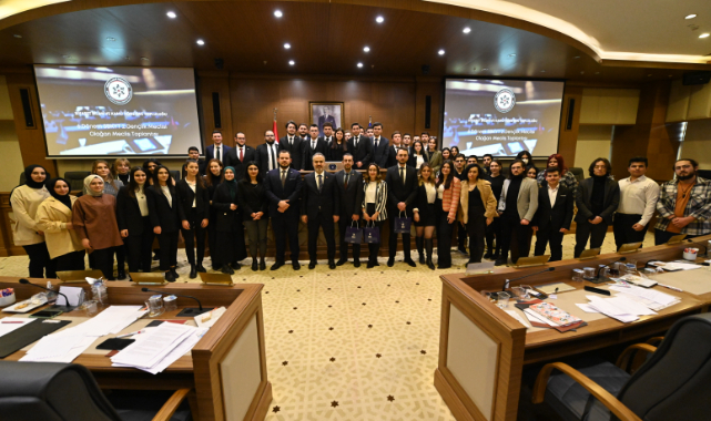 Gençler siyaset provasını mecliste yaptı