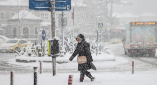 İstanbul'un bazı ilçelerinde yoğun kar yağışı başladı